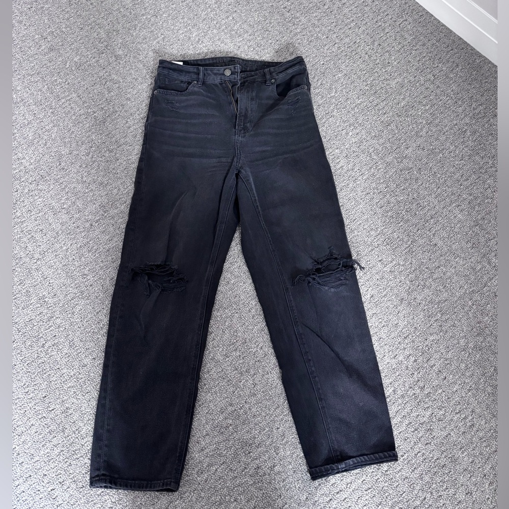 Black Cropped Distressed Women's Jeans - Mom fit